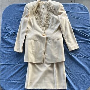Liz Claiborne 90s Cream 3 Piece Suit -Size 8
